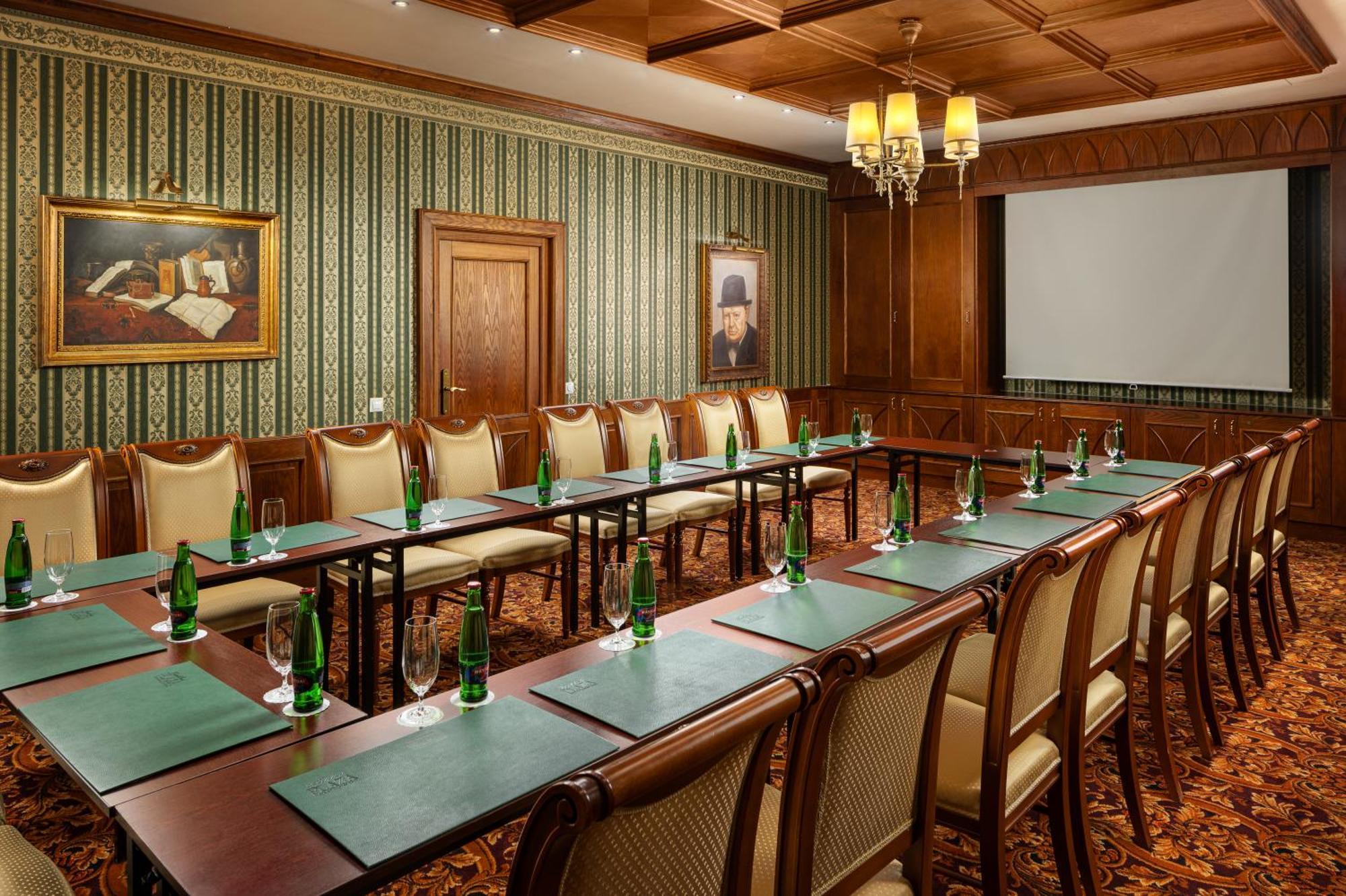 Carlsbad Plaza Medical & Wellness Hotel