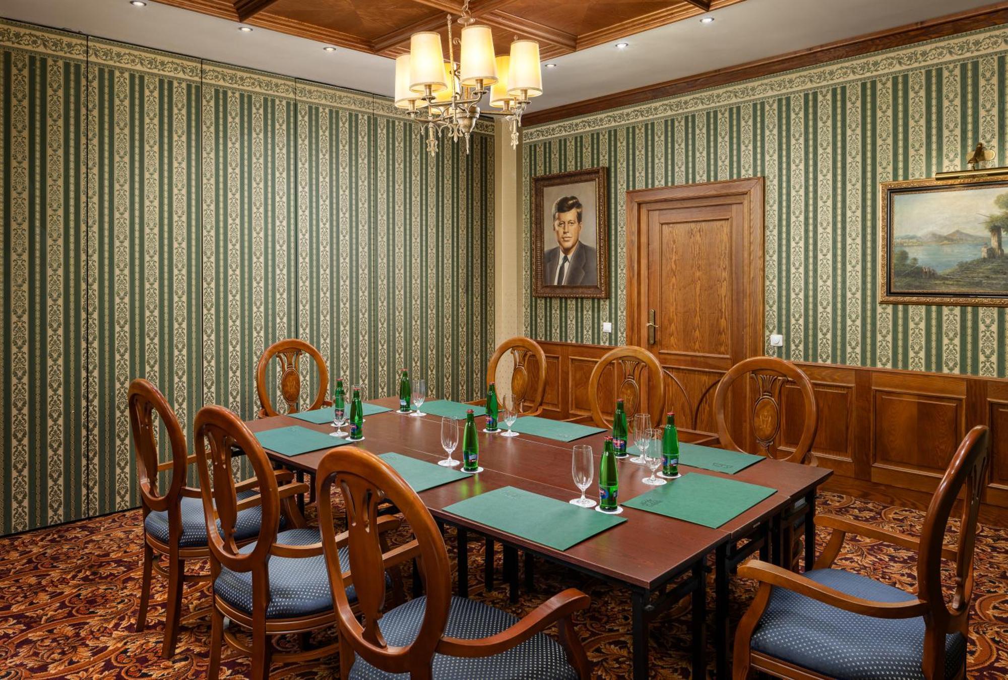 Carlsbad Plaza Medical & Wellness 5*